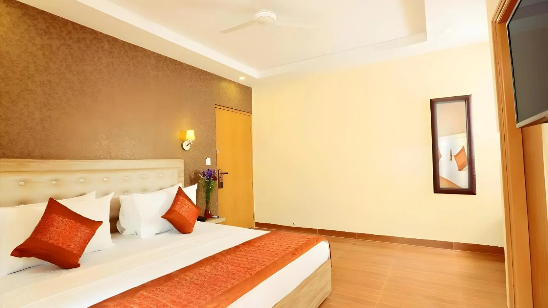 Hotel Airport City - Near Delhi International Airport Нью-Дели 4*,